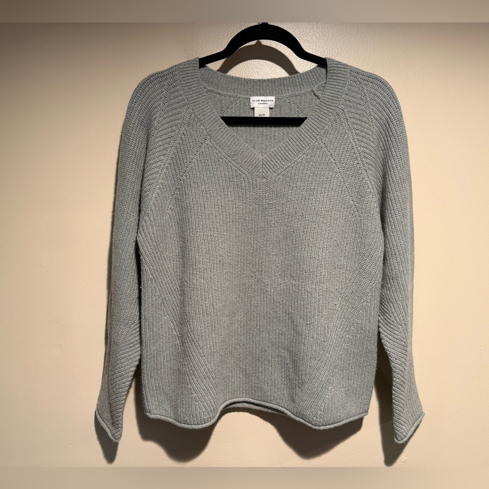 Club Monaco | 100% Cashmere Ribbed V-Neck Sweater XS
